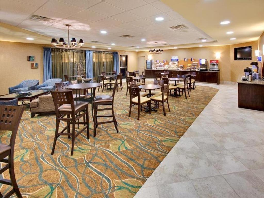 Holiday Inn Express Hotel & Suites Grand Island By Ihg Exterior foto