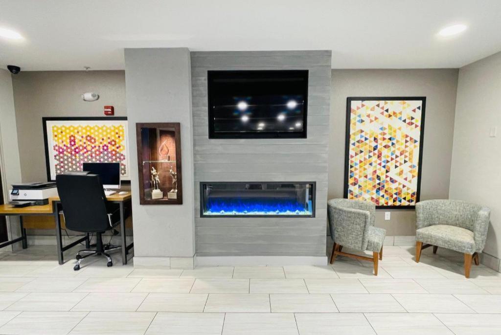 Holiday Inn Express Hotel & Suites Grand Island By Ihg Exterior foto